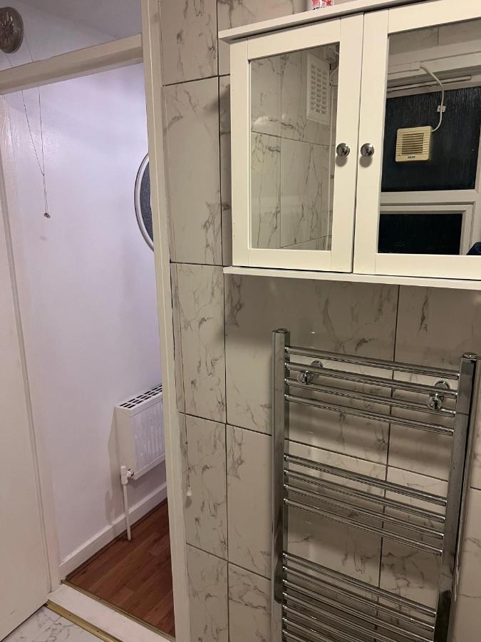 Accu Care Apartment Лондон Экстерьер фото
